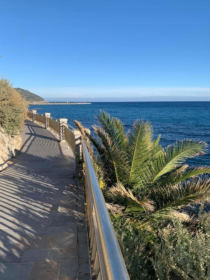 Villa Sabrina Riviera Dei Fiori A Picco Sul Mare Con Piscina Privata ,Wellness & Spa Imperia Zewnętrze zdjęcie